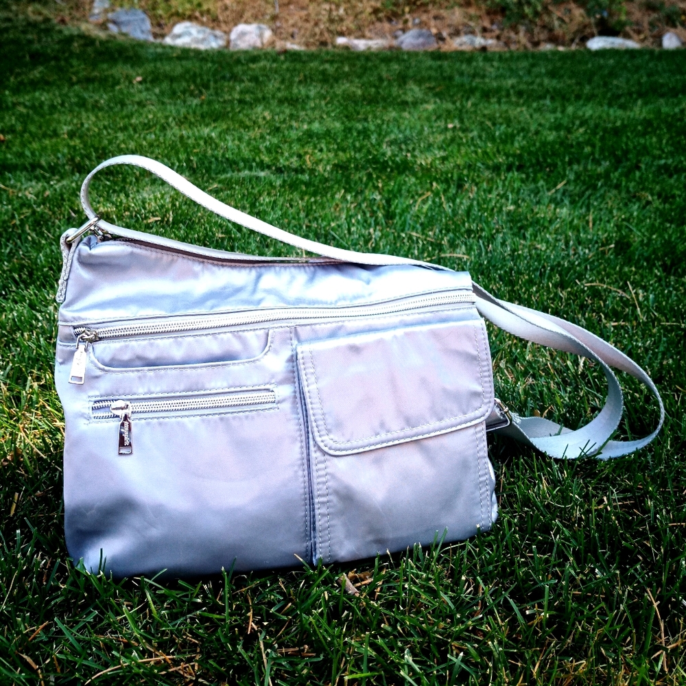 Easy Spirit Crossbody in Silver.